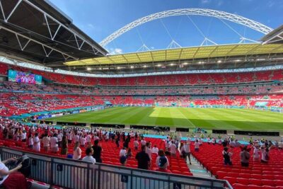 Tour of Wembley Stadium in London - On the pitch and in the Royal Box: photo ops with real perspective