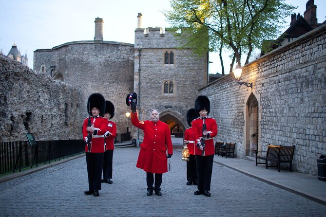 Tower of London After Hours Tour with Beefeater & Keys Ceremony - Who This Tour Suits Best (and Who Might Feel Shorted)