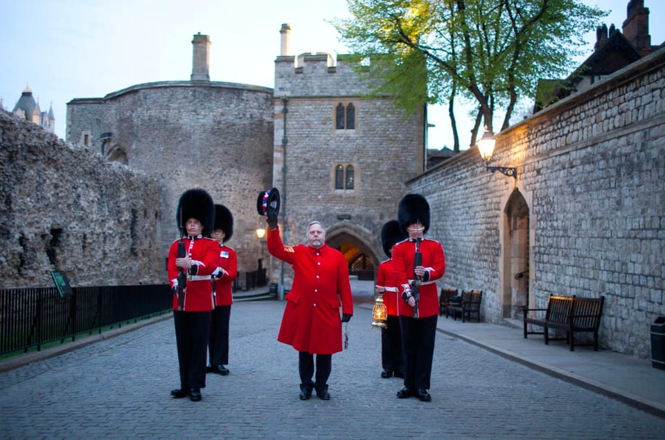 Tower of London: After-Hours Tour with Ceremony of the Keys - Key things you’ll notice