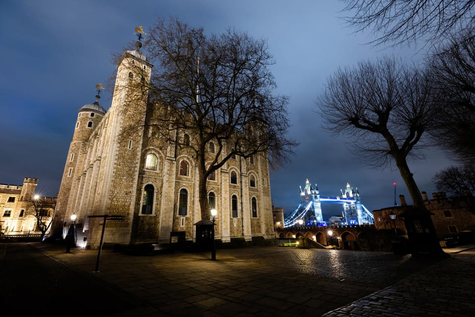 Tower of London: After-Hours Tour with Ceremony of the Keys - Walking with a Beefeater: how the guide turns stones into a story