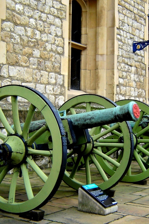 Tower of London and Tower Bridge Private Tour - Tower Green, the Ravens Myth, and the Places the Crown Used