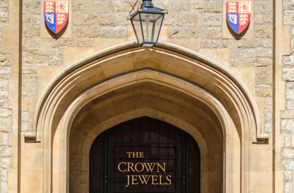 Tower of London and Tower Bridge Private Tour - Walking the Glass Floor for Views That Actually Feel Real