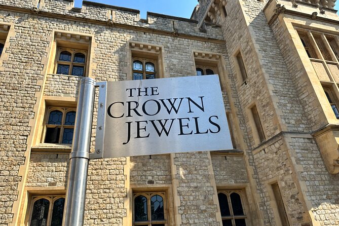 Tower of London for kids & families Private Guided Tour with pre-booked Tickets - Comfort and logistics: stairs, cobbles, strollers, and winter cold