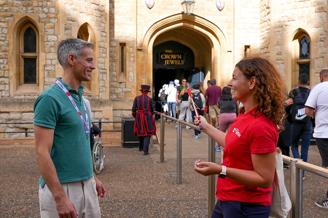 Tower of London: Guided Tour with Thames River Cruise - White Tower and your self-exploration time