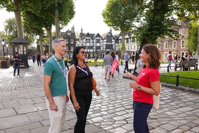 Tower of London: Guided Tour with Thames River Cruise - Guides make the difference: names to remember