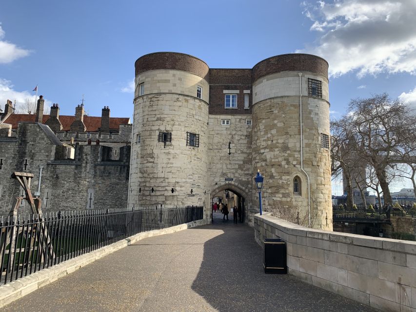 Tower of London Kid-Friendly Private Tour - Tower of London with a Blue Badge guide for families who move fast