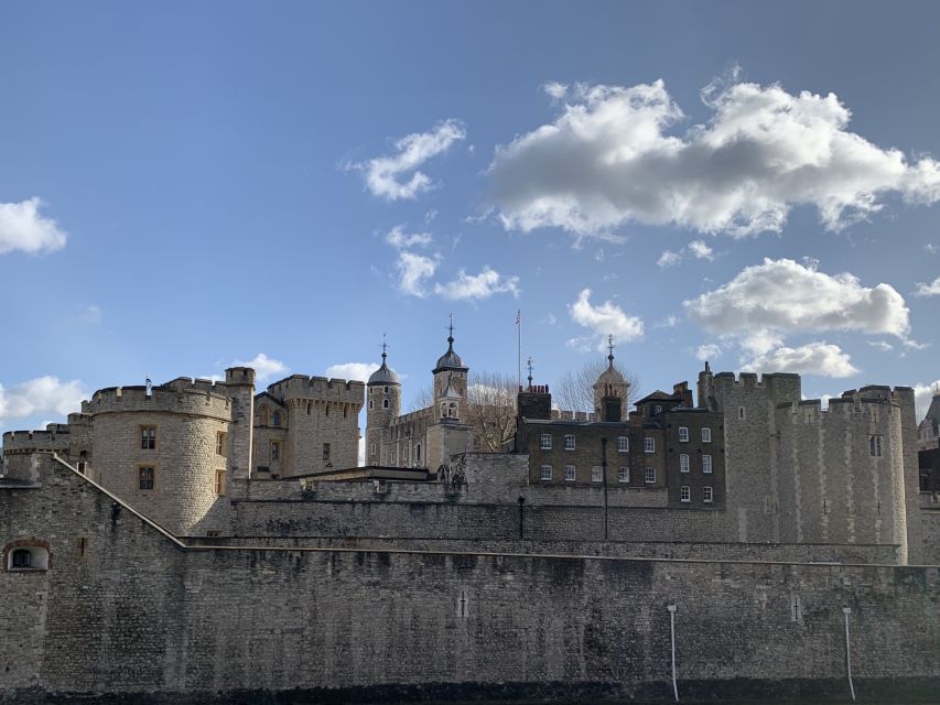 Tower of London Kid-Friendly Private Tour - Meeting at the Tower of London Welcome Centre and starting without chaos