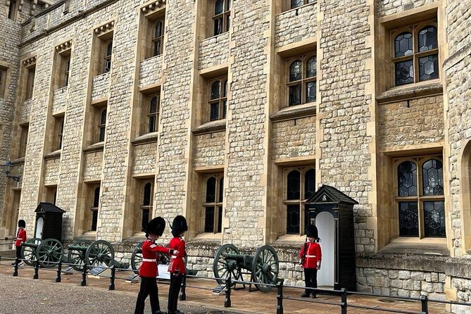 Tower of London Private Tour for Families and Friends - Stop 3: Ravens Meet Legends (and the Stories Stick)