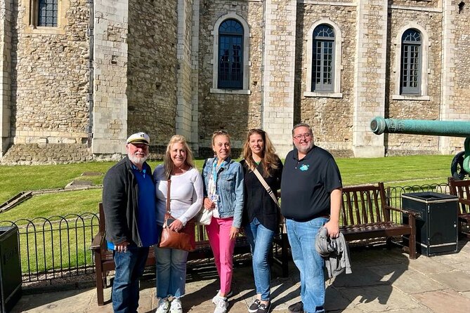 Tower of London Private Tour for Families and Friends - Stop 4: Crown Jewels Time, What to Focus On