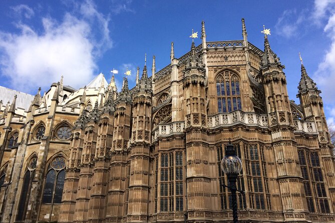 Tower of London & Westminster Abbey VIP Tour with expert guide - The short Thames boat ride: a real perspective shift