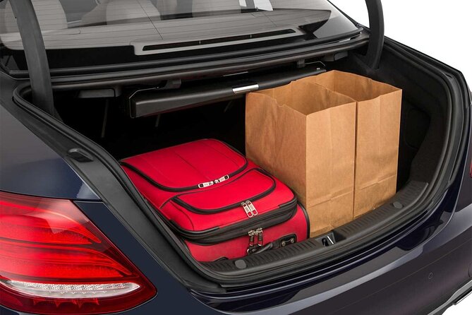 Transfer from Heathrow Airport LHR to Central London by Sedan - Heathrow Meet-and-Greet: Finding Your Chauffeur Fast
