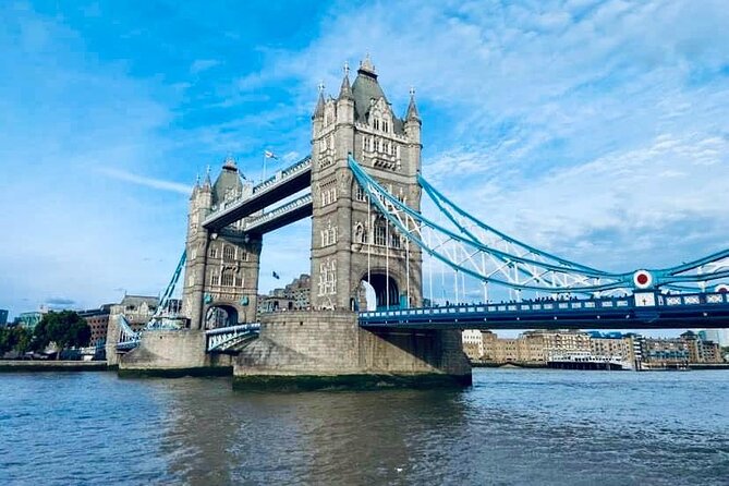 Transfer from Heathrow Airport to London or London to Heathrow - Air-conditioned, bottled water, and eco-friendly options
