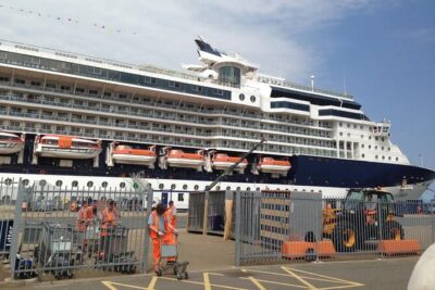 Transfer London to Southampton Cruise Terminal (extra luggage) - 10:00 Departure to Southampton: Timing, Traffic, and Comfort