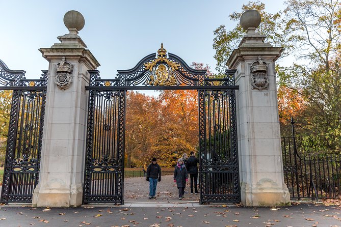 Unique London Walk: Secrets of Mayfair - Private Tour - Savile Row: heritage tailoring and Royal Warrant storytelling