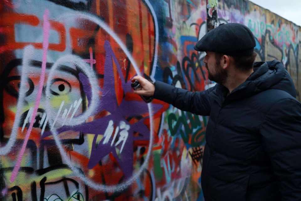 Urban Canvas: Exploring Shoreditch's Vibrant Street Art - Camera Roll Tips: How to Photograph Without Missing the Art