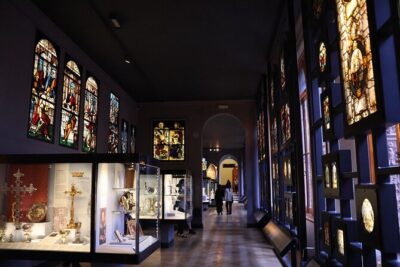 Victoria and Albert Museum Private Tour - Inside the V&A: how a good guide turns objects into meaning