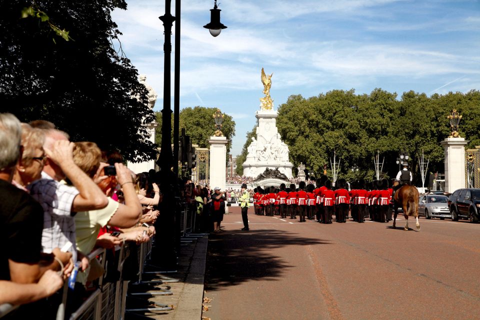 Vintage Double Decker Bus Tour & Thames River Cruise - The Routemaster ride: photos, angles, and the reality of open-top London