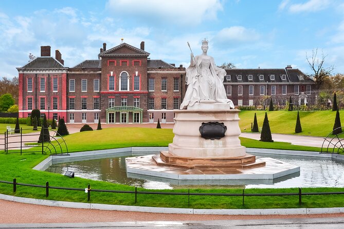 VIP Kensington Palace Gardens Tour & Royal Tea Crown Experience - Getting started at Hilton London Hyde Park, then moving as a group