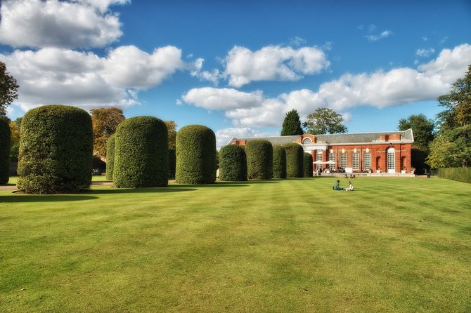 VIP Kensington Palace Gardens Tour & Royal Tea Crown Experience - Stop 1: Kensington Palace exterior stories and the State Apartments option