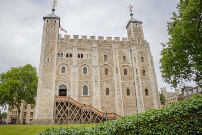 VIP Tower of London and Crown Jewels Tour with Private Beefeater Meet & Greet - The Beefeater Meet-and-Greet: Your Yeoman Warder Q&A Moment