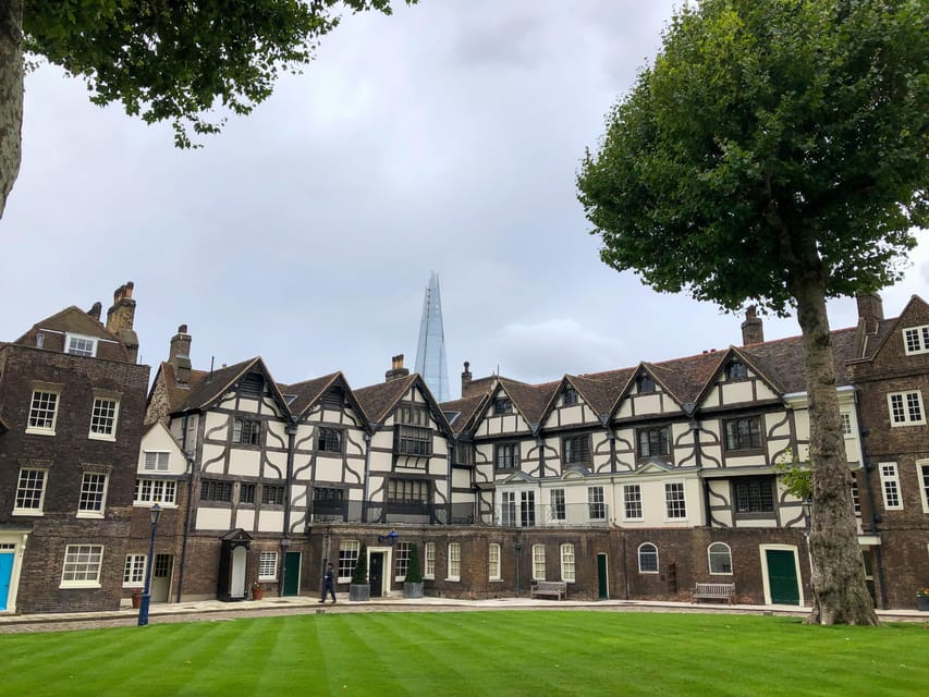 VIP Tower of London Beefeater Meet & Greet and Royal London - Who this Tower of London plus Royal London tour suits best