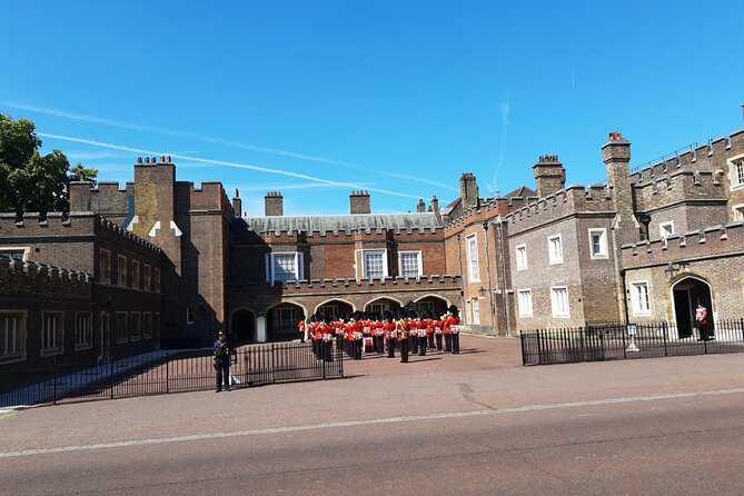 Visite privée Westminster & Buckingham, le cœur du royaume - A French-speaking guide turns royal landmarks into real places