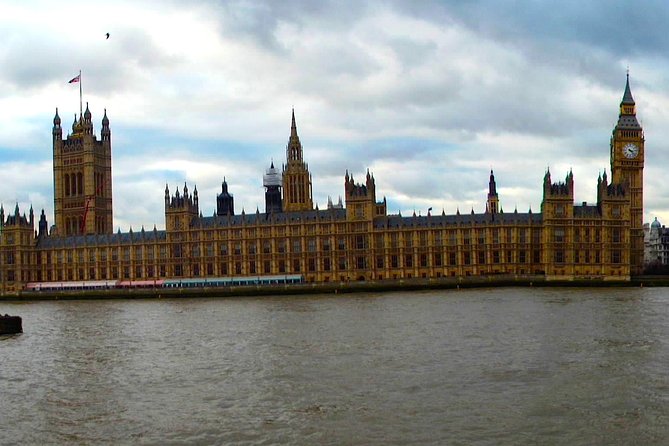 Visite privée Westminster & Buckingham, le cœur du royaume - Westminster Parliament: seeing power rather than just architecture