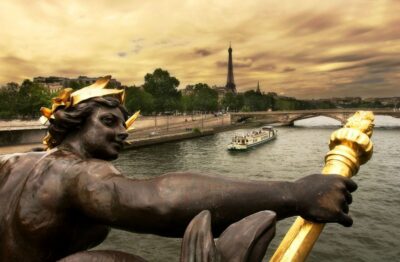 Welcome to Paris Day Trip from London via Train - St Pancras meeting: the fastest start you can control