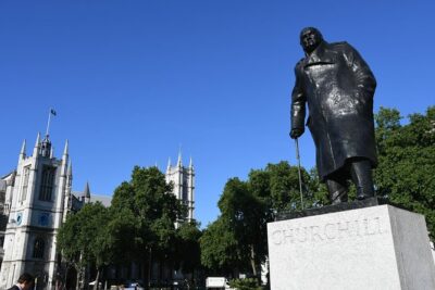 Westminster 3 Hour Walking Tour and Visit of Churchill War Rooms - Buckingham Palace and Green Park: Royal Storytelling on the Royal Mall