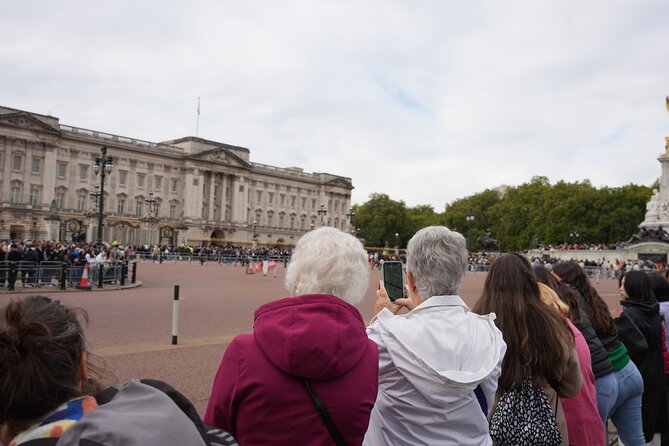 Westminster Abbey, Big Ben, Buckingham Guided Tour of London - Parliament Square to Churchill Statue: The Tour Starts With Context