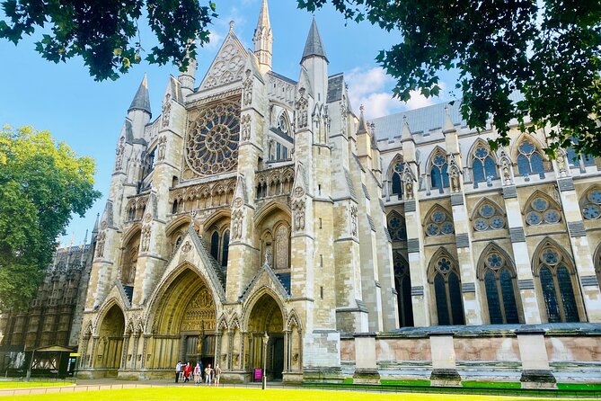 Westminster Abbey Guided Private Tour - Tombs and names: from Tudor drama to writers and scientists