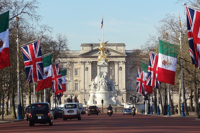 Westminster Small Group Guided Tour with Changing of the Guard - Churchill War Rooms and 10 Downing Street: power and wartime London