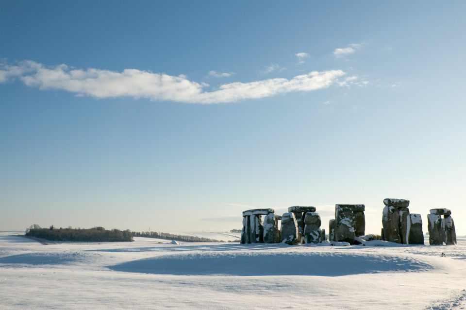 Windsor, Bath, Stonehenge & Salisbury with Christmas Lunch - A One-Day Christmas Route: What Fits in 11 Hours