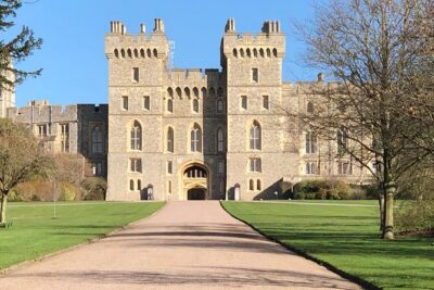 Windsor Castle and Eton College Private Car with Driver Guide - St George’s Chapel: Gothic beauty with a modern spotlight