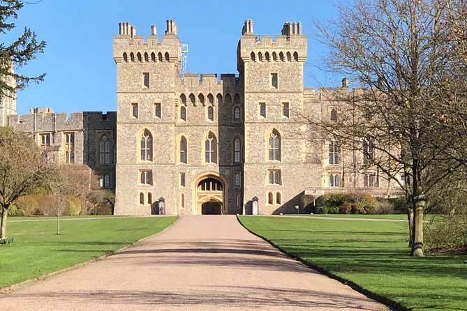 Windsor Castle and Eton College Private Car with Driver Guide - St George’s Chapel: Gothic beauty with a modern spotlight