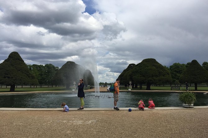 Windsor Castle and Hampton Court Private Car with Driver Guide - Price and logistics: what you’re paying for, and what costs extra