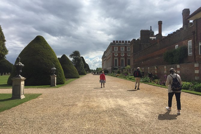 Windsor Castle and Hampton Court Private Car with Driver Guide - Weather, traffic, and the tight lunch window