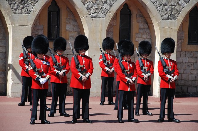 Windsor Castle and Stonehenge PRIVATE TOUR Luxury Sedan - Windsor Castle’s self-guided setup: a benefit, not a compromise