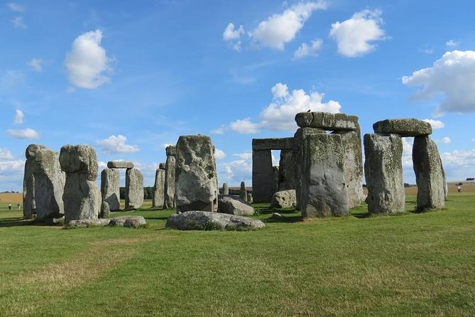 Windsor Castle and Stonehenge PRIVATE TOUR Luxury Sedan - Door-to-door pickup in a luxury sedan from central London