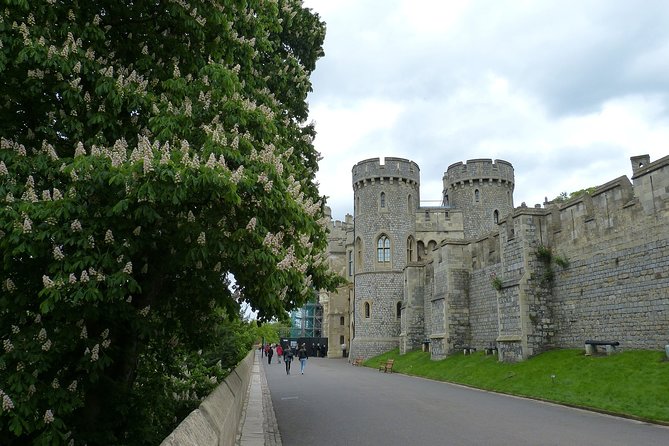 Windsor Castle & Hampton Court Palace, Private Tour Including entry pass - Hampton Court Palace: Wolsey, Henry VIII, and garden time you’ll want
