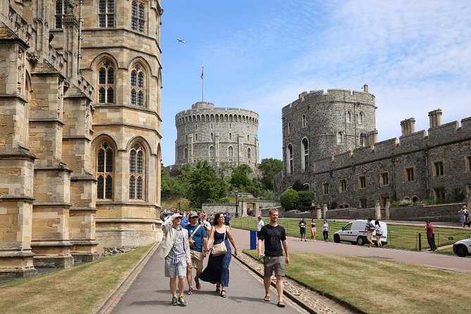 Windsor Castle Private Tour in Executive Vehicle With Admission - Windsor Castle: the big stop, set up for audio-guided wandering