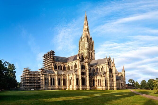 Windsor Castle, Stonehenge & Salisbury Cathedral Guided Tour - Coach Logistics: Where You Meet and How You Get Home