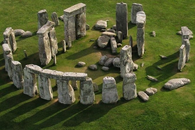 Windsor Castle, Stonehenge & Salisbury Cathedral Guided Tour - Guide Quality and What You Should Expect From the Day