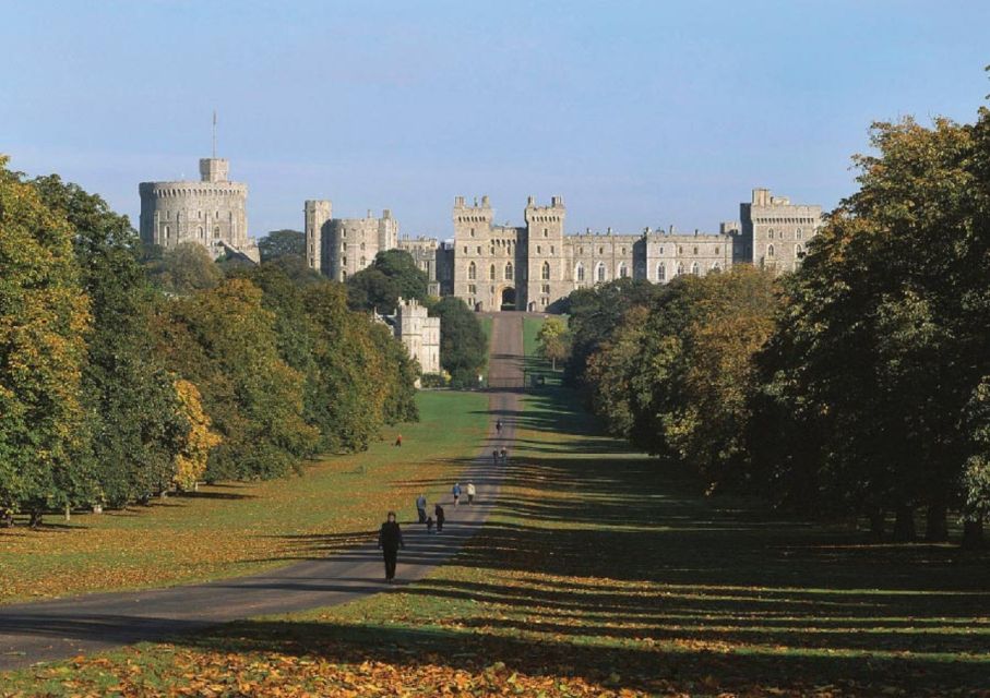 Windsor: Golden Tours Open Top Hop-on Hop-off Bus Tour - The Windsor Castle Approach and the Long Walk