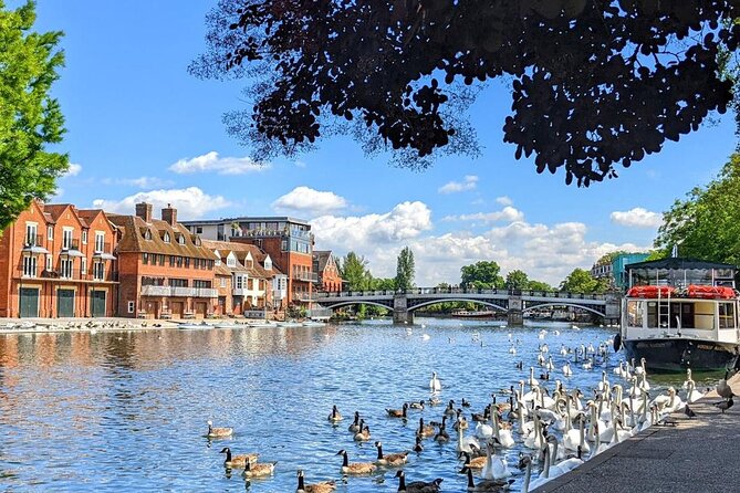 Windsor: Self Guided Walking Tour & Interactive Treasure Hunt - Gardens, Funny Photo Moments, and the Play-Focused Pacing