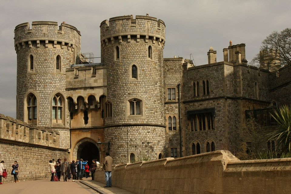 Windsor Stonehenge Bath Private Tour from London with Passes - Bath’s Roman Baths and Pump Room: where the walking tells the story