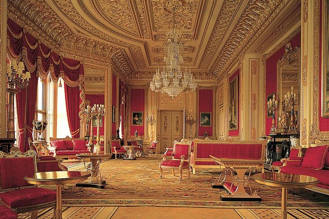 Wonderful Westminster Tour & Visit Windsor Castle - Stop 1: Buckingham Palace and the best way to catch Changing of the Guard