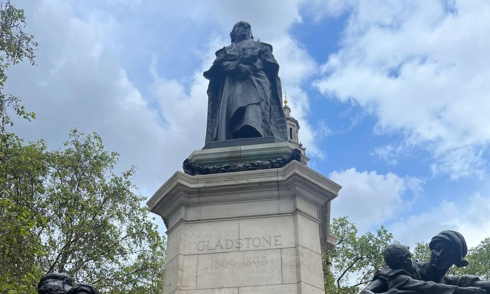 Woolf & Dickens: London Literary Tour & Writing Workshop - Meeting at Waterloo Bridge and setting your “Woolf lens”